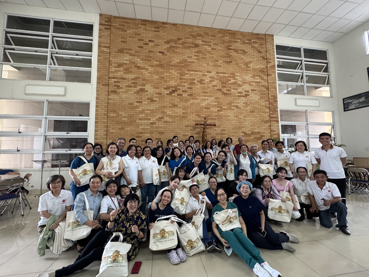 CHƯƠNG TRÌNH CHĂM SÓC SỨC KHỎE CHO NGƯỜI CÓ HOÀN CẢNH KHÓ KHĂN TẠI GIÁO XỨ HIỂN LINH - THỦ ĐỨC