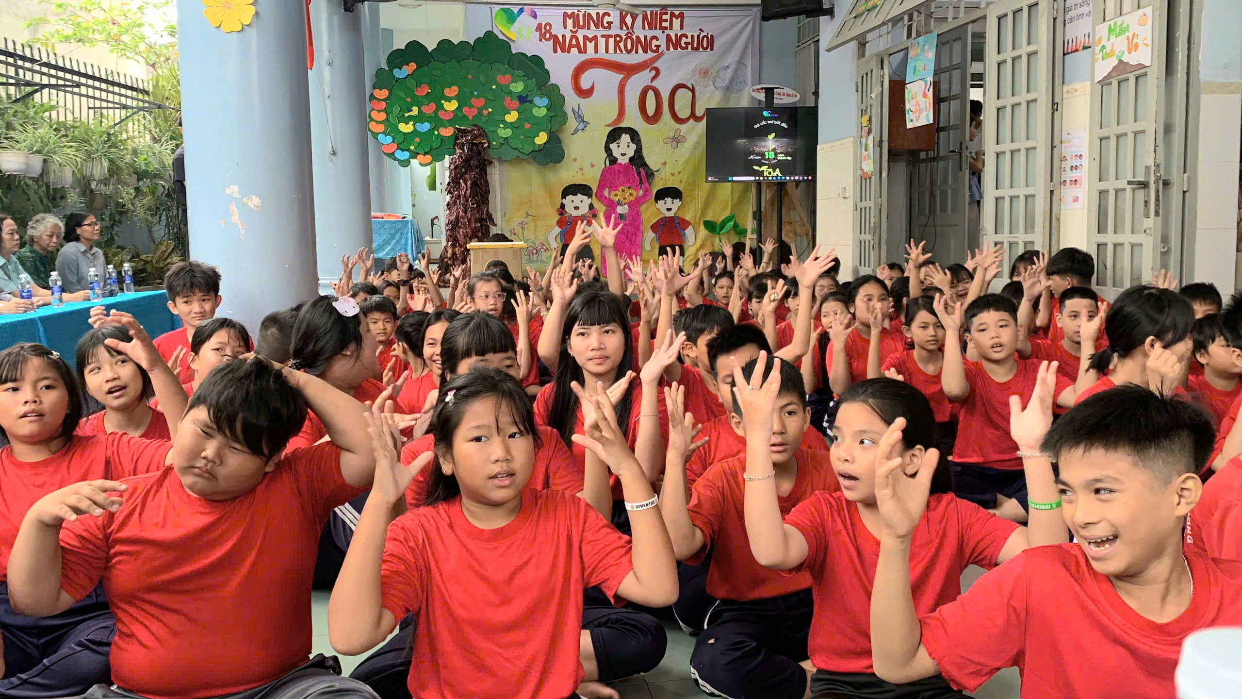 Kỷ niệm 18 năm thành lập Trường Tình thương Ái Linh: NGỌN LỬA YÊU THƯƠNG TỎA SÁNG